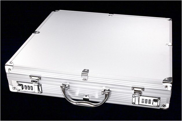 アルミ製のトランク型ガンケース