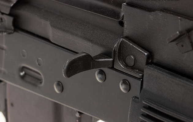 コッキングハンドル