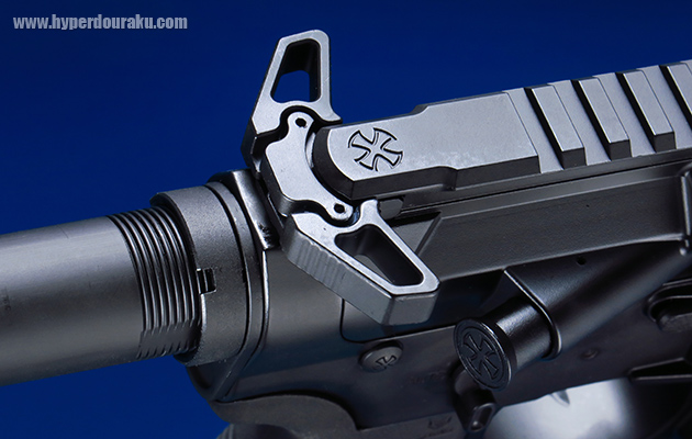 チャージングハンドル