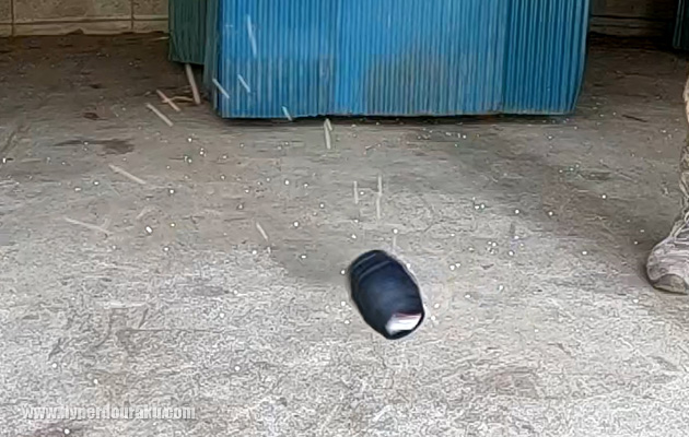 コンクリート床に投擲