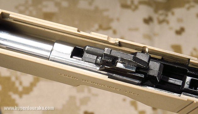 金属製のインサート