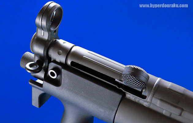 コッキングハンドル コック状態