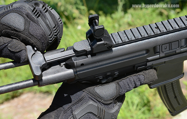 チャージングハンドル