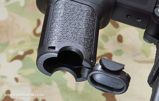 六角レンチでM-LOKに装着