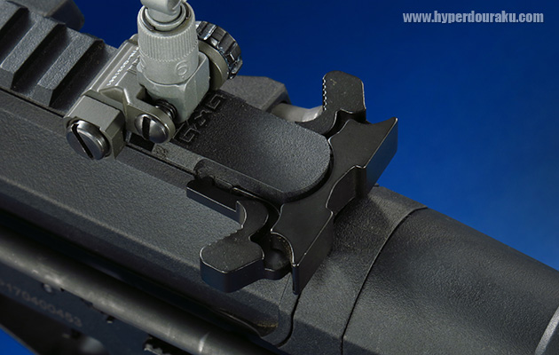 チャージングハンドル