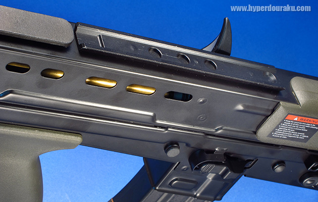 キャリングハンドル、SUSAT光学照準器は着脱式