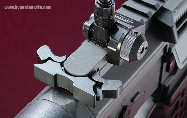 チャージングハンドル