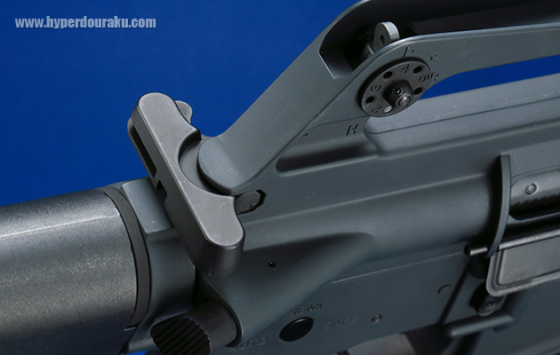 チャージングハンドル