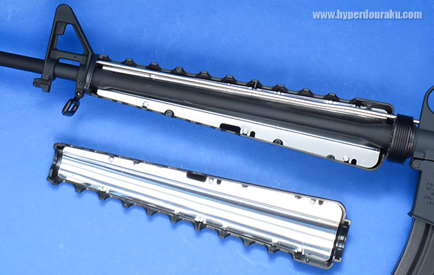 放熱用のアルミパネル