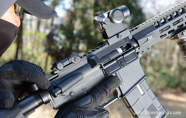 チャージングハンドル