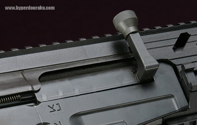 コッキングハンドル