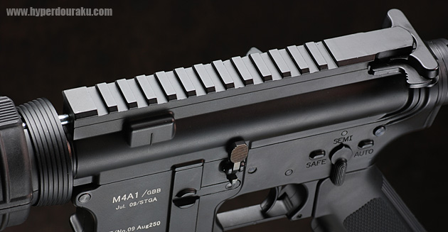 フラットなトップレール