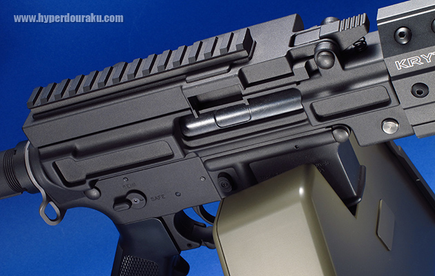 ピカティニー規格のレールを装備