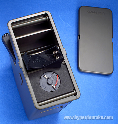 サイドカバーを外してBB弾を給弾