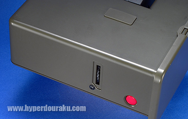 いボタンを押し続ければ、その間、電動でゼンマイを巻き上げ