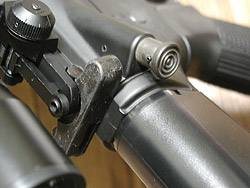 フォアードアシストノブは付属の金属製