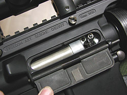 ダストカバーも付属の金属部品