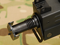 マズルツールをマズルに差し込んで回す