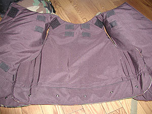 インターセプターは前開き