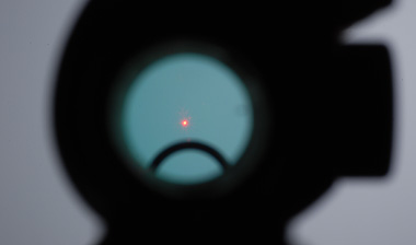 ドットは小さめにしっとりと品良く光る