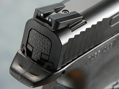 リアサイトは凹みにホワイトドットがふたつ