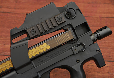 レシーバー右サイドにはレールマウント