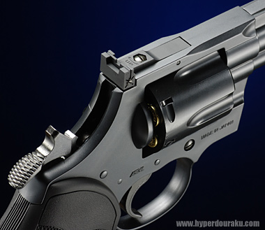 リアサイトは金属製