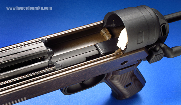 バッテリーを収納