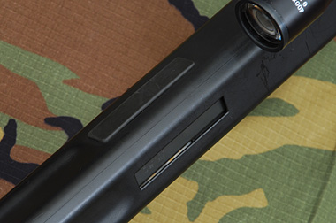 エジェクションポートは左右にあり