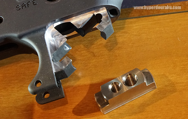 ネジを差し込むパーツ