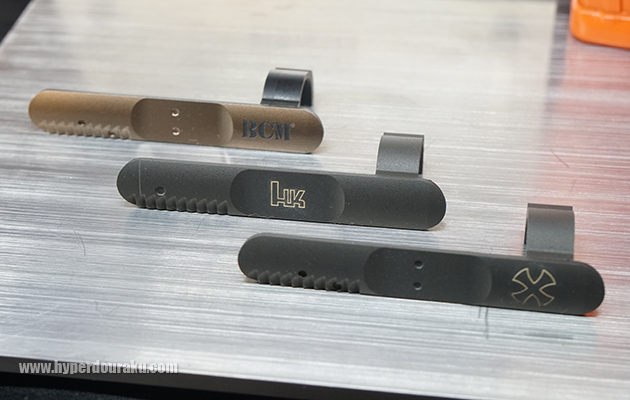 momopapa製のダミーボルトカバー