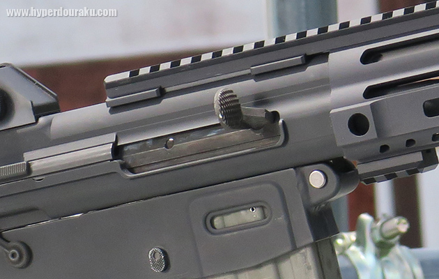 コッキングハンドル