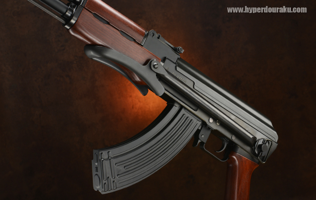 ストックを折りたたんでも撃つことができる