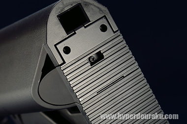 ネジ３ヵ所で固定