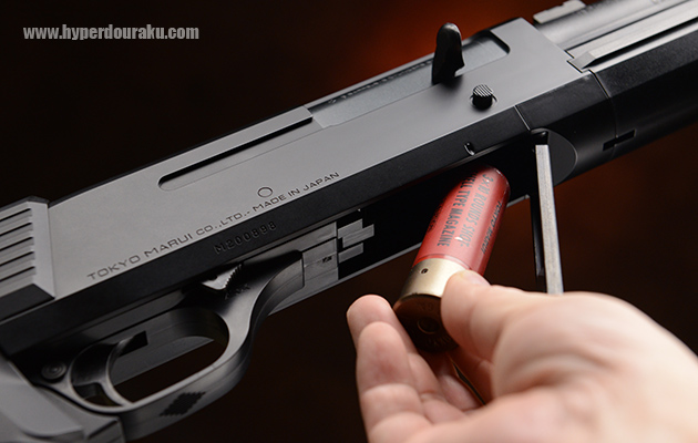 マガジンを装填