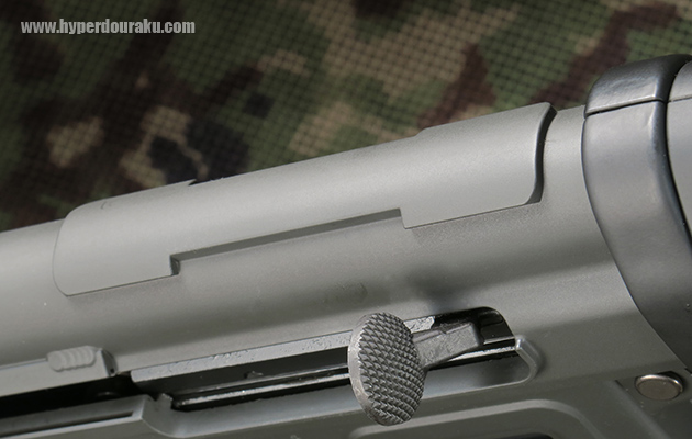 薬莢受けを固定する突起