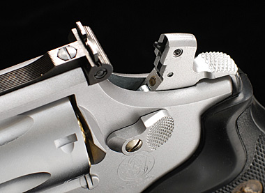 ハンマーにファイアリングピンとなるノーズがある