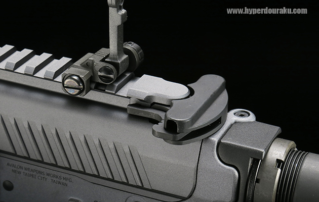 チャージングハンドル