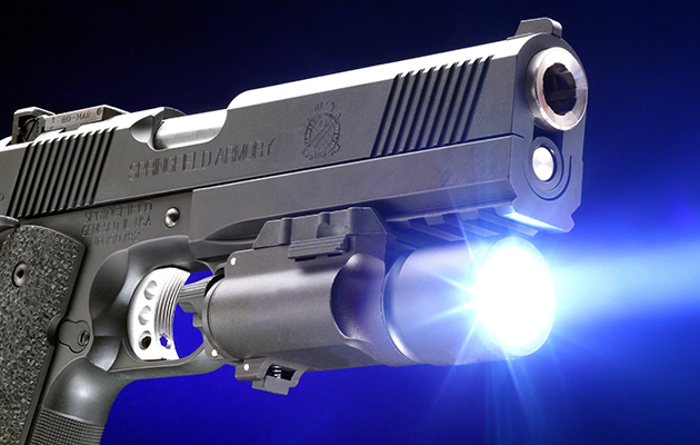 ウエポンライトはアルミボディを採用