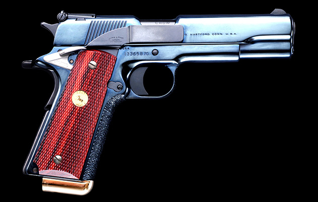 透明感に富んだ深いブルーの光沢