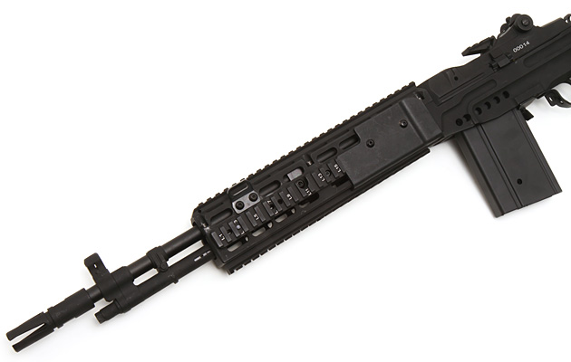 存在感を主張するレールハンドガード