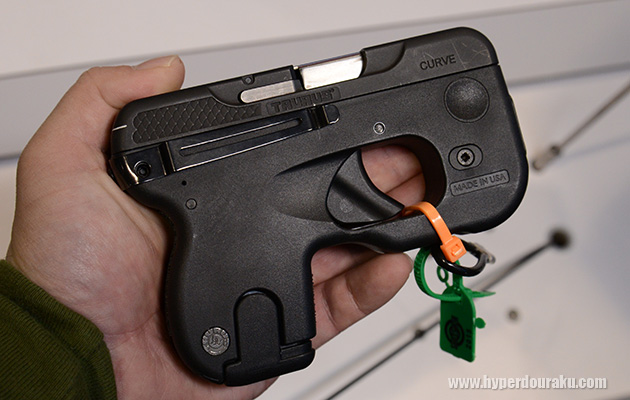 右側面にはクリップ