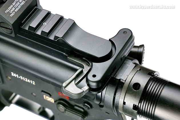 チャージングハンドル