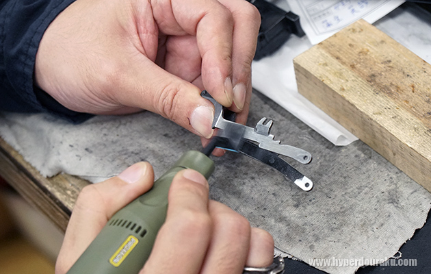 トリガーバーの側面