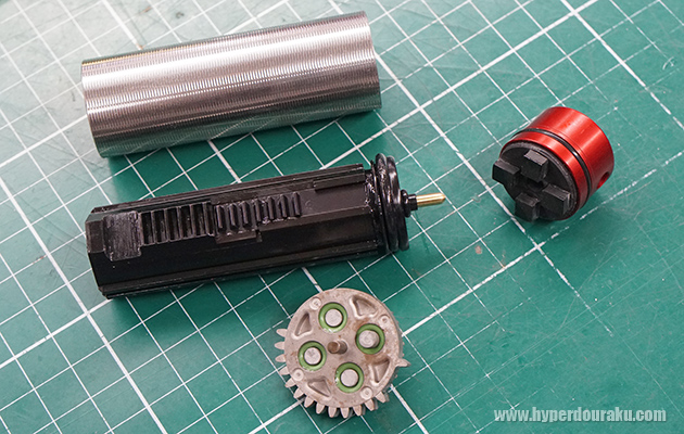 組み込むパーツ類