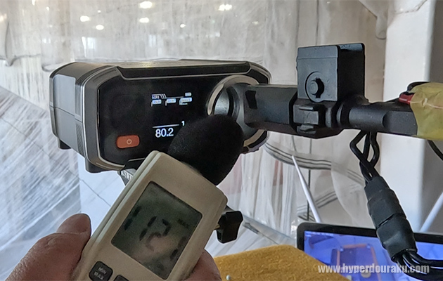 マズルの炸裂音