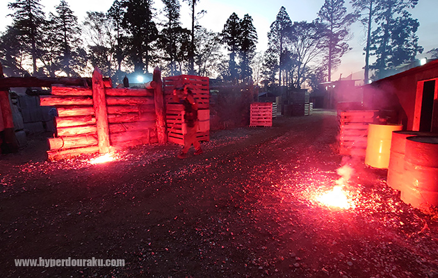 煙と銃声に包まれたフィールド