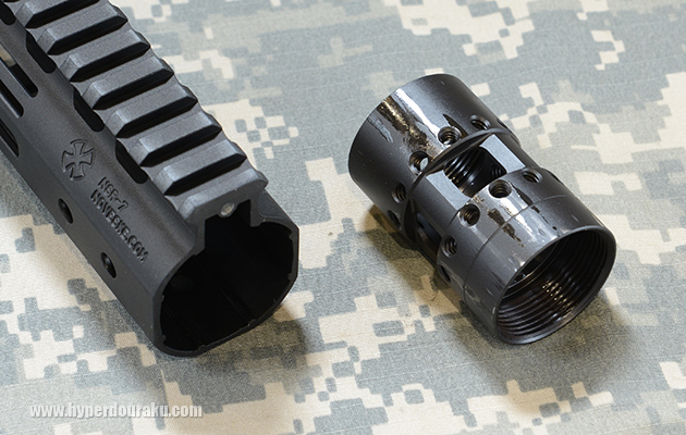 付属のスチール製のバレルナット