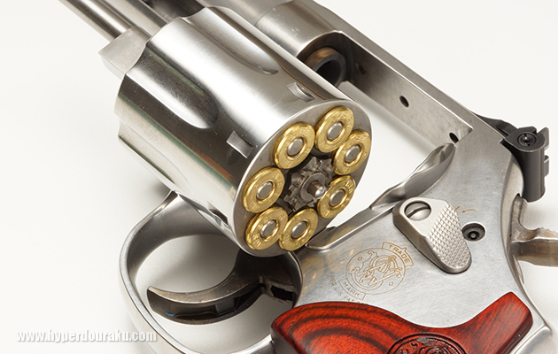 シリンダーとそれを支えるヨーク