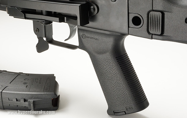 グリップもマグプル製